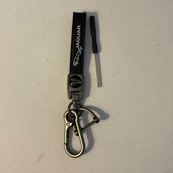 Jaguar Logo Key Fob Keychain in Black and Silver Leather NWT - Picture 1 of 4
